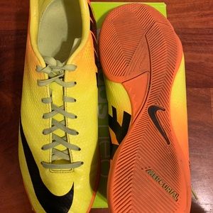 NIKE MERCURIAL VICTORY IV IC INDOOR SOCCER SHOES